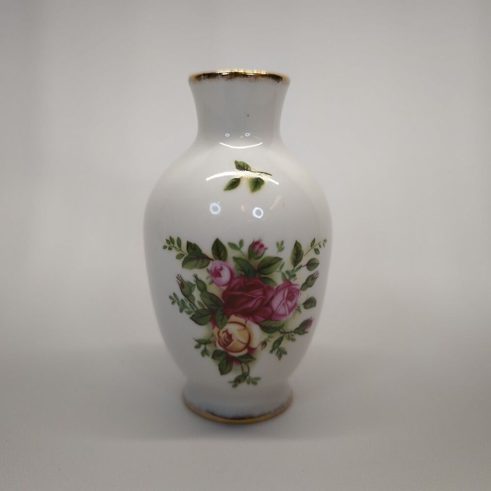 Royal Albert Old Country Roses Bud Vase Bone China England Floral 4.5 Inch Gold